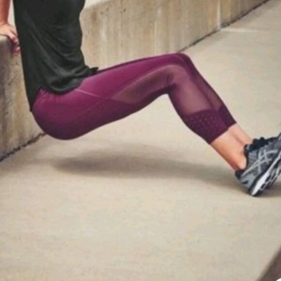 ATHLETA Laser Mesh Sonar Capri Leggings Plum - Picture 1 of 8